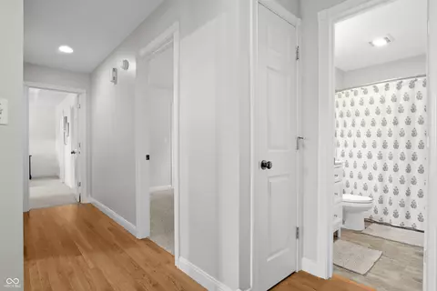 Entry Way - 3984 Jonathan Ridge Dr, Columbus, IN 47201 photo 5 of 6
