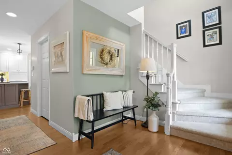 Entry Way - 3984 Jonathan Ridge Dr, Columbus, IN 47201 photo 3 of 6