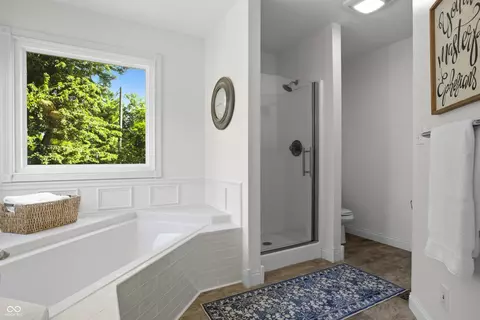 Bath - 3984 Jonathan Ridge Dr, Columbus, IN 47201 photo 5 of 11