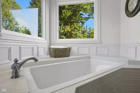 Bath - 3984 Jonathan Ridge Dr, Columbus, IN 47201 photo 7 of 11