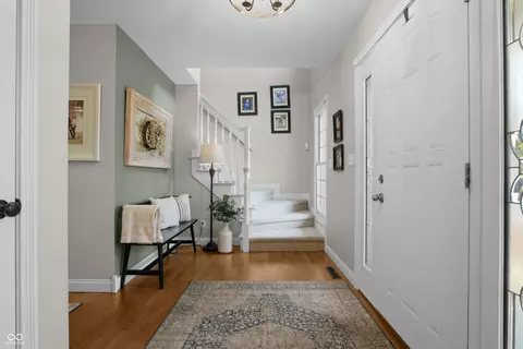 Entry Way - 3984 Jonathan Ridge Dr, Columbus, IN 47201 photo 2 of 6