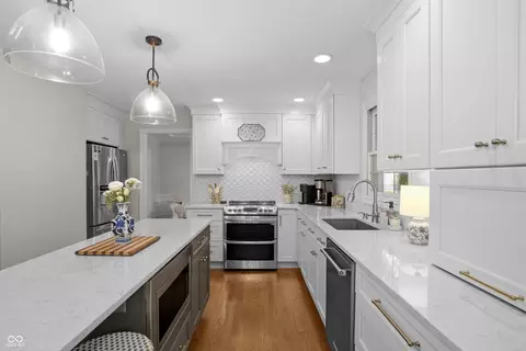 Kitchen - 3984 Jonathan Ridge Dr, Columbus, IN 47201 photo 8 of 11