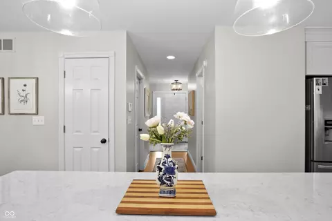 Entry Way - 3984 Jonathan Ridge Dr, Columbus, IN 47201 photo 4 of 6