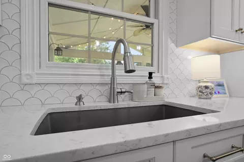 Kitchen - 3984 Jonathan Ridge Dr, Columbus, IN 47201 photo 6 of 11
