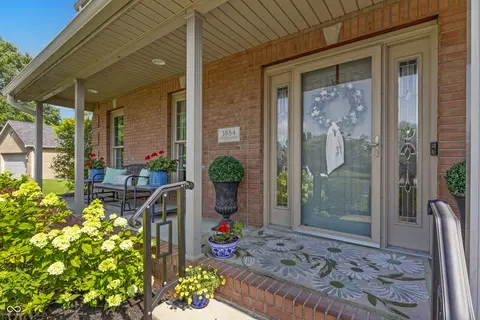 Exterior - 3984 Jonathan Ridge Dr, Columbus, IN 47201 photo 5 of 17
