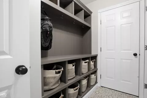 Entry Way - 3984 Jonathan Ridge Dr, Columbus, IN 47201 photo 6 of 6