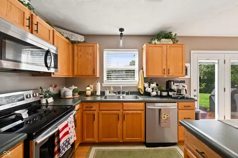 Kitchen - 5435 Reston Dr, Plainfield, IN 46168 photo 2 of 4