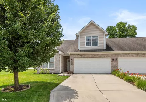1116 Kristi Ct, Greenwood, IN 46142
