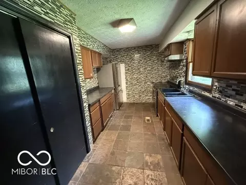 1645 Sycamore Dr, Plainfield, IN 46168 photo 4