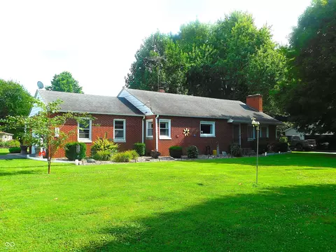 907 E Hillside Dr S, Greensburg, IN 47240