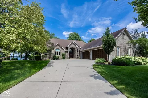7270 Oak Cove Ln, Noblesville, IN 46062