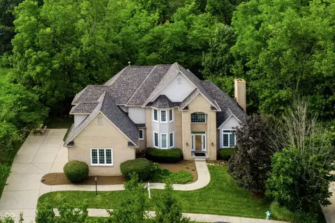 9330 E Timberline Dr, Indianapolis, IN 46256