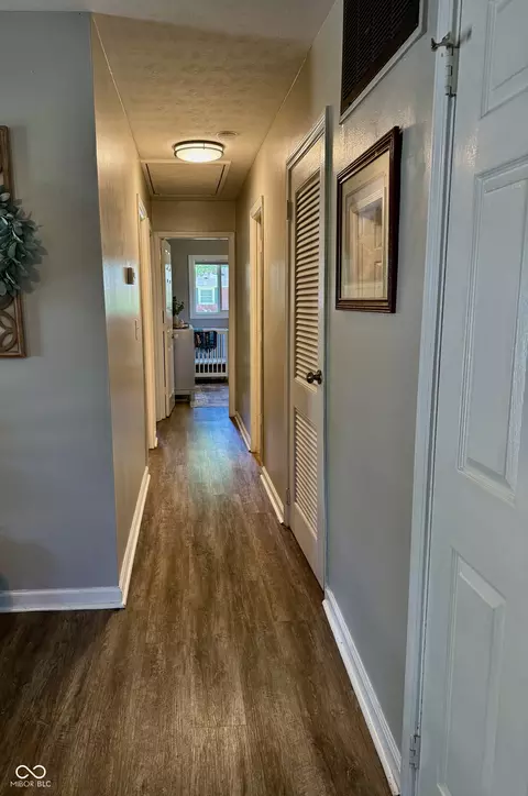 Entry Way - 534 S Alpha Ave, Brownsburg, IN 46112 photo 2 of 2