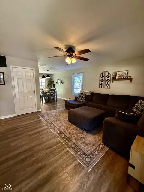 Living - 534 S Alpha Ave, Brownsburg, IN 46112 photo 1 of 2