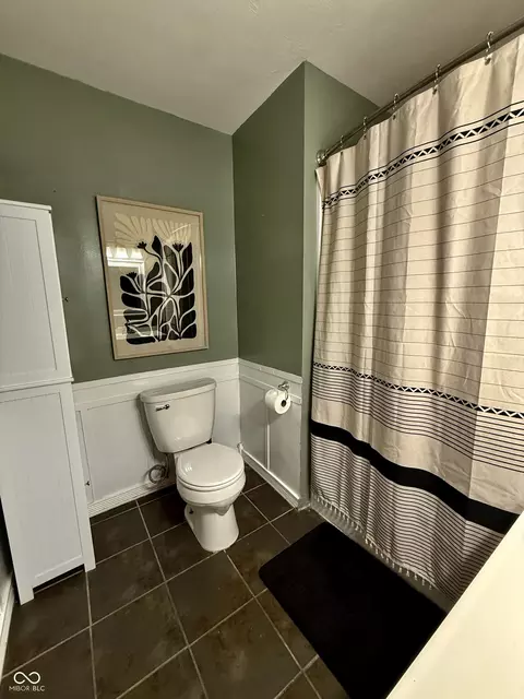Bath - 534 S Alpha Ave, Brownsburg, IN 46112 photo 4 of 4