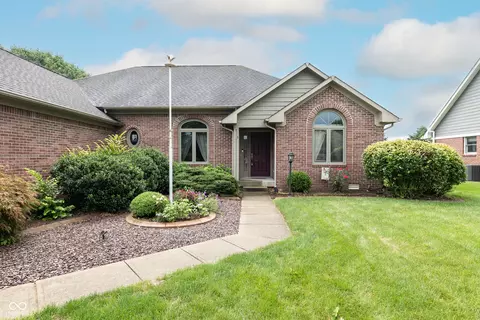 5325 Red Stone Ln, Greenwood, IN 46142