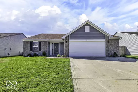 1379 Fiesta Dr, Franklin, IN 46131
