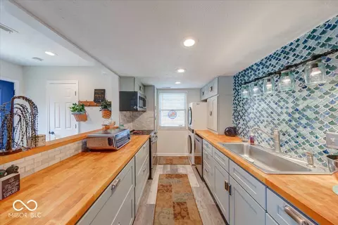 2917 Country Estates Dr, Indianapolis, IN 46227