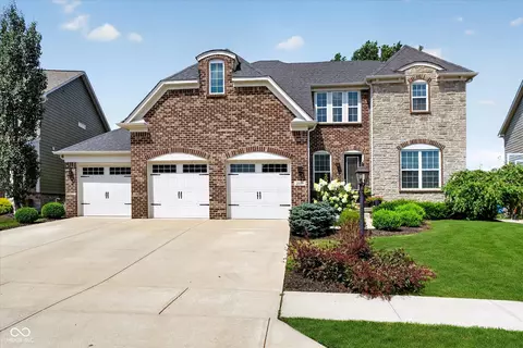 2689 E High Grove Cir, Zionsville, IN 46077