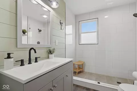 Bath - 4671 W Randy Rd, Edinburgh, IN 46124 photo 1 of 3
