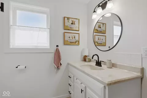 Bath - 4671 W Randy Rd, Edinburgh, IN 46124 photo 2 of 3