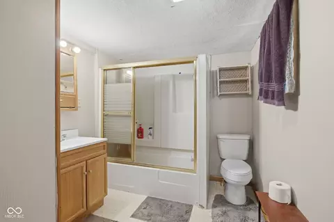 Bath - 604 N Independence St, Windfall, IN 46076 photo 1 of 2