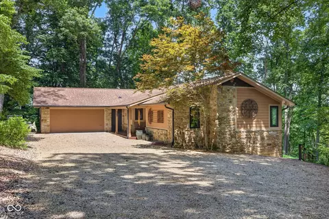 626 Town Hill Rd E, Nashville, IN 47448