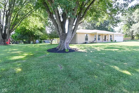 2061 Fairway Dr, Greencastle, IN 46135