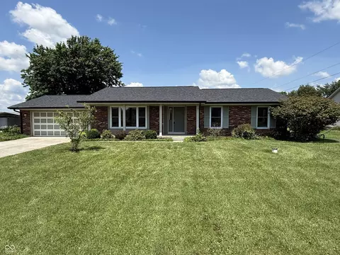 12144 E Oxford Dr, Columbus, IN 47203