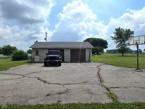 712 E Main St, Milroy, IN 46156 photo 5