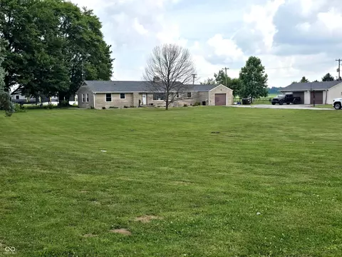 712 E Main St, Milroy, IN 46156 photo 3