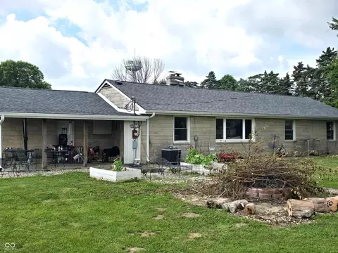 712 E Main St, Milroy, IN 46156 photo 4