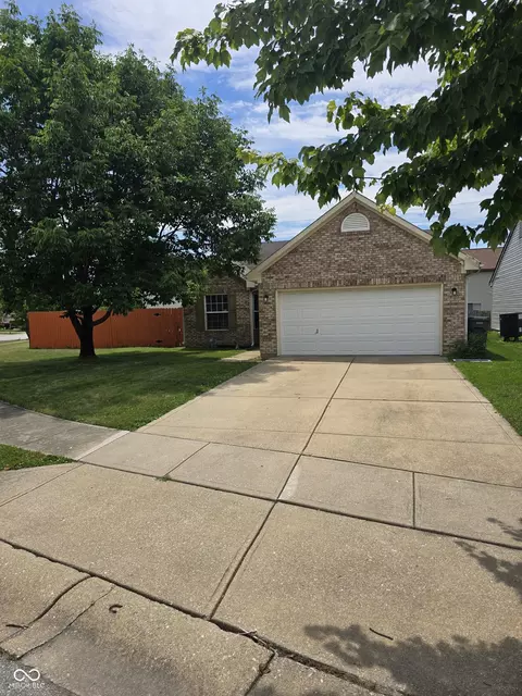 5360 Lakeside Manor Dr, Indianapolis, IN 46254