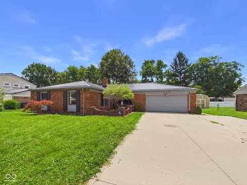 1727 Oakwood Dr, Anderson, IN 46011
