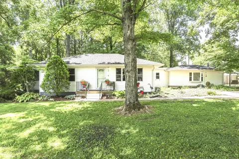 5621 W Smokey Row Rd W, Greenwood, IN 46143