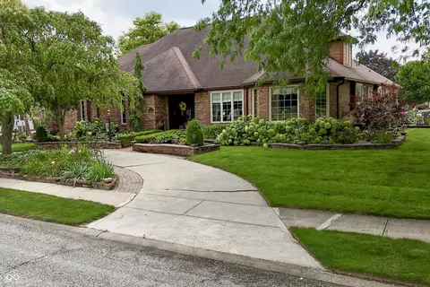 1521 Secretariat Ln, Indianapolis, IN 46217