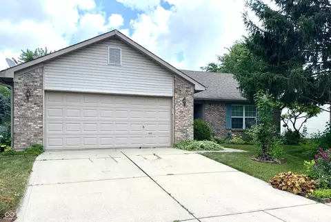 Exterior - 437 E Pine Ridge Dr, Westfield, IN 46074 photo 2 of 6