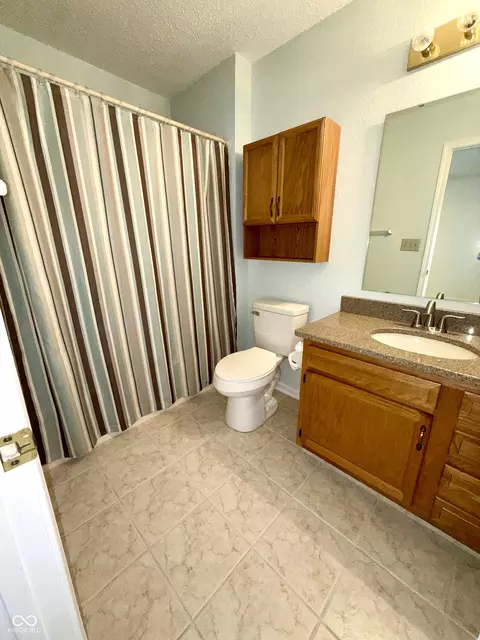 Bath - 437 E Pine Ridge Dr, Westfield, IN 46074 photo 1 of 4