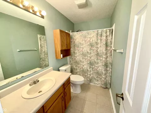 Bath - 437 E Pine Ridge Dr, Westfield, IN 46074 photo 3 of 4
