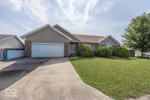 1020 S Creek Dr W, Greensburg, IN 47240