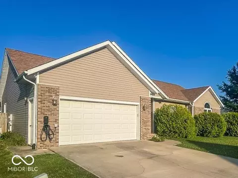 1020 S Creek Dr W, Greensburg, IN 47240