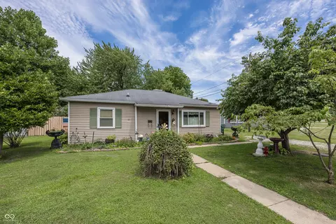 16 Allen Ln, Greenfield, IN 46140