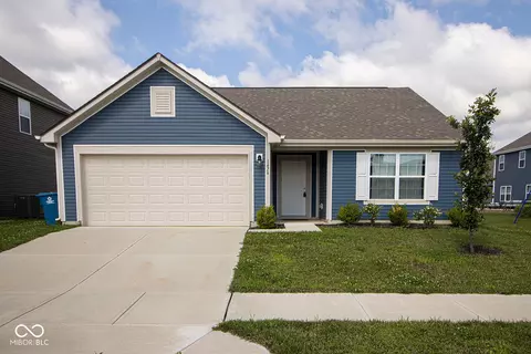 1476 Paper Birch Dr, Sheridan, IN 46069