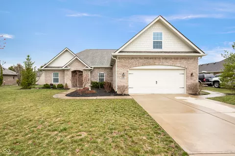 7236 Sunset Point Dr, Indianapolis, IN 46259