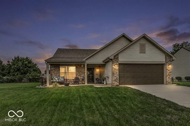 672 Grassy Bend Dr, Greenwood, IN 46143