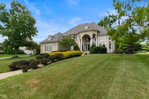 5484 Larissa Pl, Carmel, IN 46033