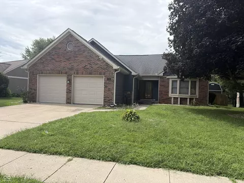 1381 Secretariat Ln, Indianapolis, IN 46217