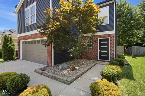 1748 Feather Reed Ln, Greenwood, IN 46143