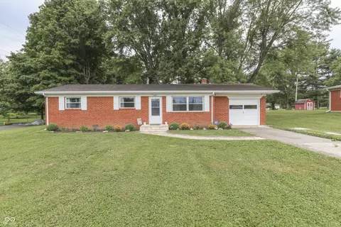 8025 W Sycamore Rd, Fairland, IN 46126