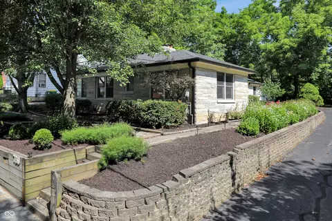 760 W Pine St, Zionsville, IN 46077